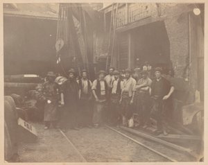 Uten tittel [Ironworkers at the West Point Foundry, Cold Spring, New York] av Unknown