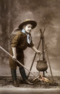 En speidergutt på 1920-tallet av Unknown Artist