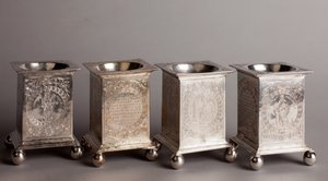 Vier Salzgefäße: Von links nach rechts: 1636 (inv AG 0024)