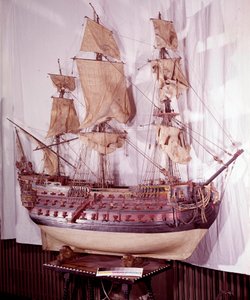 Military Navy: miniatyrmodell av et skip med tre dekk, våpen med 92 kanoner. 17. århundre. Madrid, Armee-museet av Unknown artist