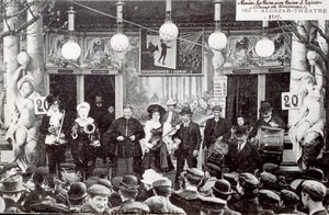 Musikalsk show på pepperkakemarkedet foran bygningen til Alcazar-teateret av Unknown Artist