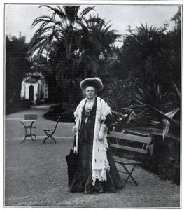 Portrait of Madame Juliette Adam (nee Lambert) (1836-1936), French writer, polemist and feminist in Nice in 1905. av Unknown artist