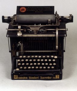 Skrivemaskin, modell Remington av Unknown artist