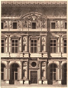 Utsikt over en del av fronten av gårdsplassen til Louvre, Paris, Frankrike av Unknown