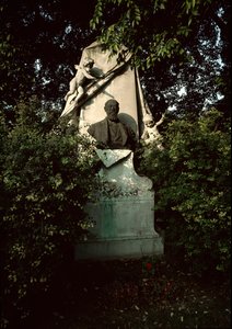 Utsikt over graven til den østerrikske komponisten og dirigenten Franz von Suppe (1819-1895) på den sentrale kirkegården i Wien (Zentralfriedhof), Østerrike av Unknown artist