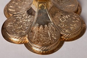 Kalk. Gullsmedarbeid, smykker av Unknown artist