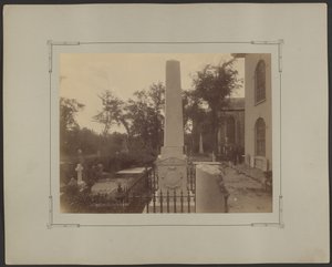 Forflyttet monument, St. John#39;s lutherske kirke, Archdale Street mellom Clifford og King, med utsikt mot sør, Charleston av Unknown artist