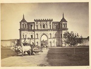 [Inngangsporten til Moti Mahal, Lucknow] av Unknown artist