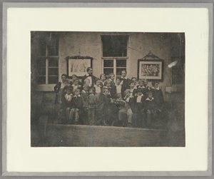 [Gruppeportrett av skolegutter og læreren deres, Nord-Tyskland] av Unknown artist