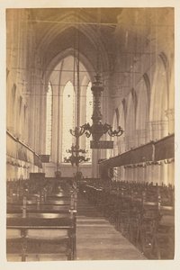 [Innvendig utsikt over en kirke] av Unknown artist