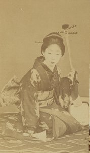 [Knelende japansk kvinne] av Unknown artist