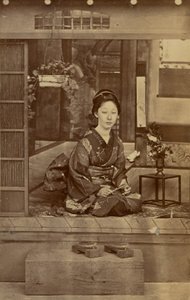 [Knelende japansk kvinne] av Unknown artist