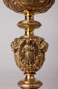 Metallsmedarbeid. Kalk. Gave fra kaniken A. Le Vaillant de la Bassarderie, dekan ved katedralen kapittel 1726 til 1758. 1700-tallet. Detalj. av Unknown artist