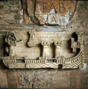 Relieff som representerer Pisa-havnen (1200-tallet) av Unknown artist