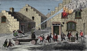 Bruk av brannpumpe for å slukke brann. 1733 gravering. av Unknown artist