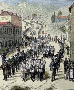 Utsikt over prosesjonen fra stasjonen til Lourdes-hulen i de høye Pyreneene hvor Jomfruen viste seg for Bernadette Soubirous (1844-1879) i 1858, nåværende pilegrimssted. Gravering av 1800-tallet av Unknown artist