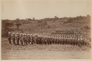 91st Highlanders returnerer fra Zululand 1879 (s/hvitt-bilde) av Unknown photographer
