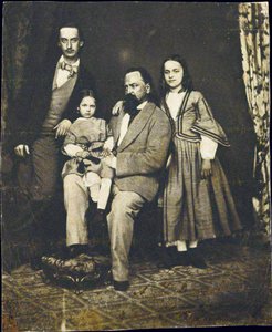 Alexandre Herzen (1812-1870) - Alexander Herzen med barna sine etter døden til hans kone Natalie par Anonymous av Unknown photographer