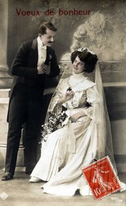 Brudepar. Hilsningspostkort til et bryllup. 1920-tallet. av Unknown photographer