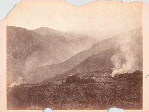 Brennende landsby, Black Mountain-ekspedisjon av Unknown photographer