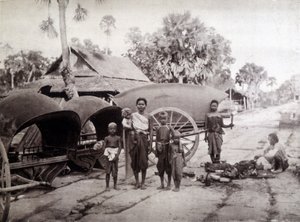 Kambodsjanske på Angkor Vat Road av Unknown photographer