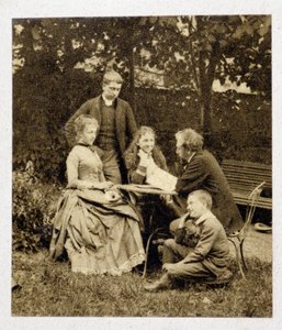 Gustave Eiffel med familie. Fotografi 1882 av Unknown photographer