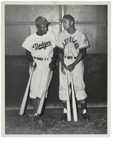 Jackie Robinson og Larry Doby, ca. 1947 (fotografi (s/h) av Unknown photographer