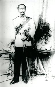 Kong Chulalongkorn, ca. 1880 (s/hvitt-bilde) av Unknown photographer