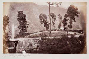 Sløyfe på Darjeeling Himalaya-linjen, ca. 1885 (sepia-bilde) av Unknown photographer