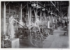 Produksjon av emballasje ved Van Houten sjokoladefabrikk - fotografering, slutten av 1800-tallet av Unknown photographer