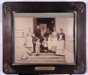 Pastor blant engelske barn behandlet forebyggende mot rabies. Pastormuseet. av Unknown photographer