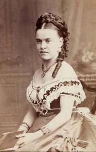 Portrett av Edith Wynne, ca. 1860-tallet (s/hvitt-bilde) av Unknown photographer