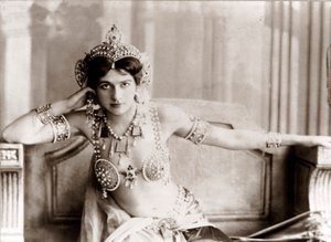 Portrett av Margaretha Geertruida Zelle, kjent som Mata Hari, nederlandsk danser og spion, 1900-tallet (foto) av Unknown photographer