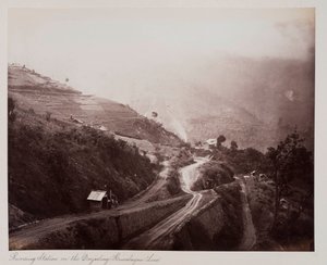 Ryggestasjon på Darjeeling-Himalayan-linjen, ca. 1885 (sepia-bilde) av Unknown photographer
