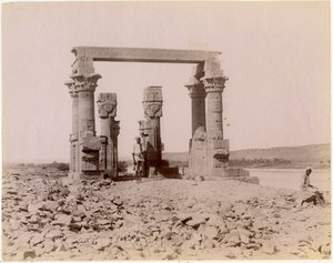 Den romerske kiosken i Qertassi (i dag i New Kalabsha), sett fra øst, Egypt, fotografi av Edition J P Sebach, ca 1890 av Unknown photographer