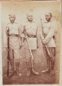Tre soldater fra 4. Gurkha (rifle) regiment av Unknown photographer