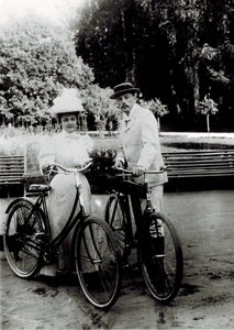Vladimir Dmitrievich Nabokov (1870-1922) og Elena Ivanovna Rukavishnikova (1876-1939), Anonym. Fotograf av Unknown photographer