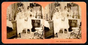 'Reducing the Surplus', stereoskopisk kort som viser en ung kvinne som snøres inn i et korsett, ca. 1900 (sepia-bilde) (se også 473248) av Vermont, USA H.C. White Company