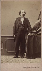 Portrett av fiolinisten og komponisten Moritz Kässmayer 1831-1884, ca 1865. av Vienna . Photo studio Kundegraber and