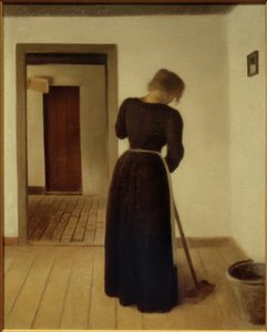 Interiør med en ung kvinne som feier