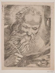 En gammel mann skriver i en bok