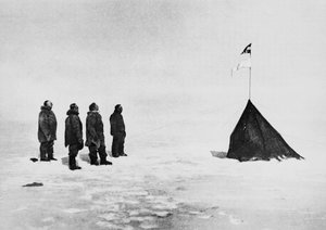 Roald Amundsen, Helmer Hanssen, Sverre Hassel og Oscar Wisting foran teltet som ble reist på Sydpolen, 16. desember
