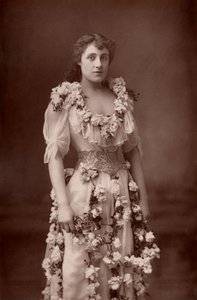 ""Julia Neilson (1868-1957) engelsk skuespillerinne.(woodburytype) av W. and D. (after) Downey