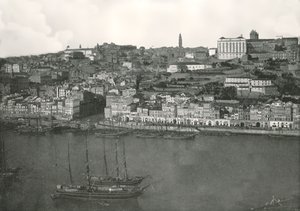 Panorama over byen Porto, Portugal, 1895. av W and S Ltd