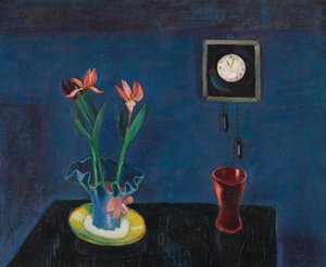 Stillleben mit Uhr und Tulpentopf av Walter Gramatte