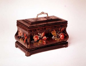 Pontypool tebeholder, sent på 1700-tallet (tinngods med håndtak av forgylt messing) av Welsh school