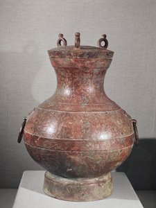 Fartøy fra graven til prins Liu Shang (bronse innlagt med gull og sølv) av Western Han Dynasty Chinese School
