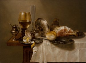 Et stilleben med en Roemer, en veltet sølvtazza, en fløyte, en rundstykke og skinke på et bord av Willem Claesz. Heda