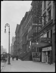 Bowlinghallskilt på 248 W. 14th Street, New York City, 2. mai 1916 av William Davis Hassler