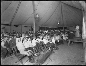 Evangelistic Society barnemøte, East 67th Street og Avenue A, New York City, 24. juli 1914 av William Davis Hassler